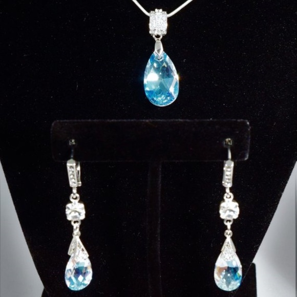 Swarovski Crystals Dangling Earrings&Necklace Set - Picture 1 of 8